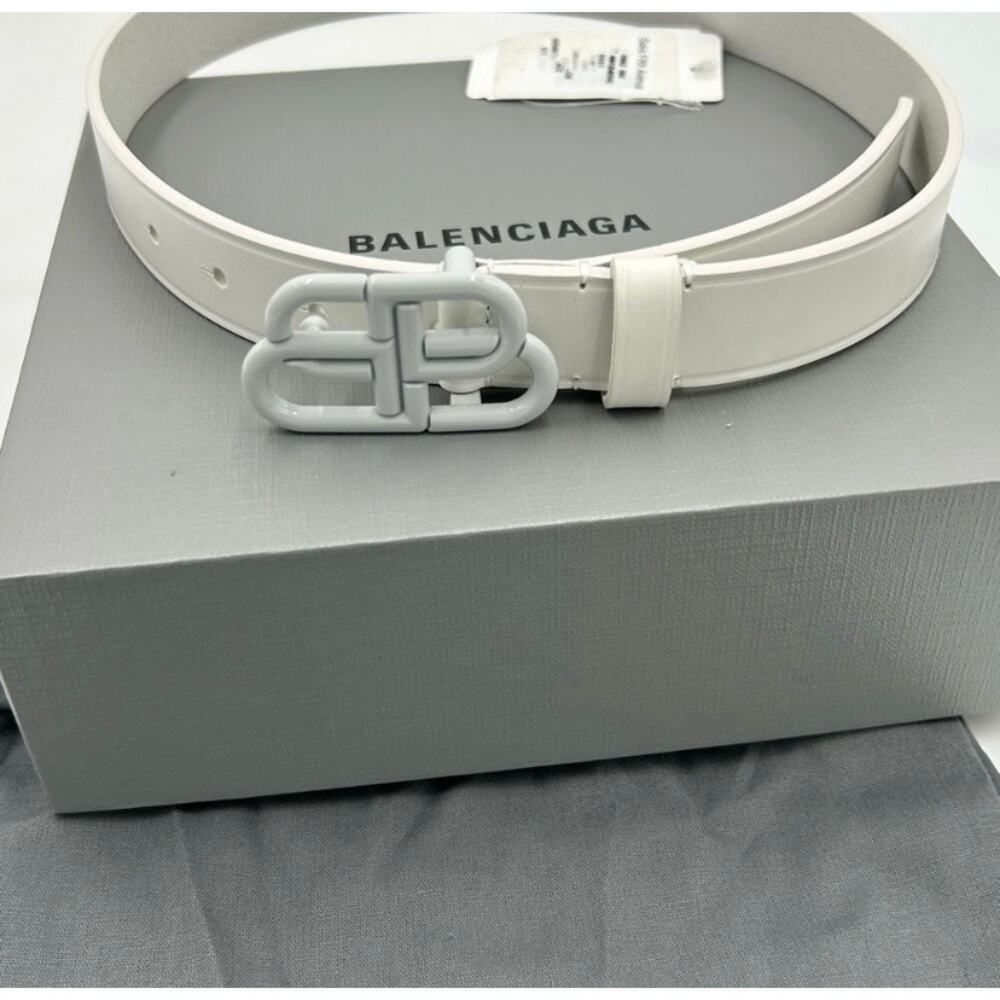 Women's Balenciaga BB white leather belt size 65 cm/26 inches made in Italy
